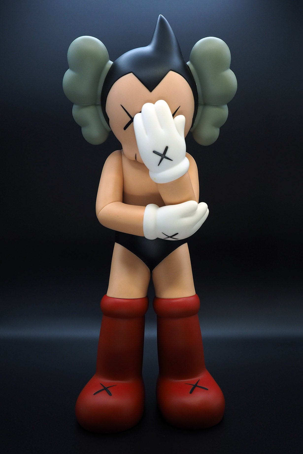 KAWS Astro Boy, 2012 税込(incl. sales tax) オリジナルフェイク 鉄腕アトム カウズ | ART-ONLINE  (.jp)