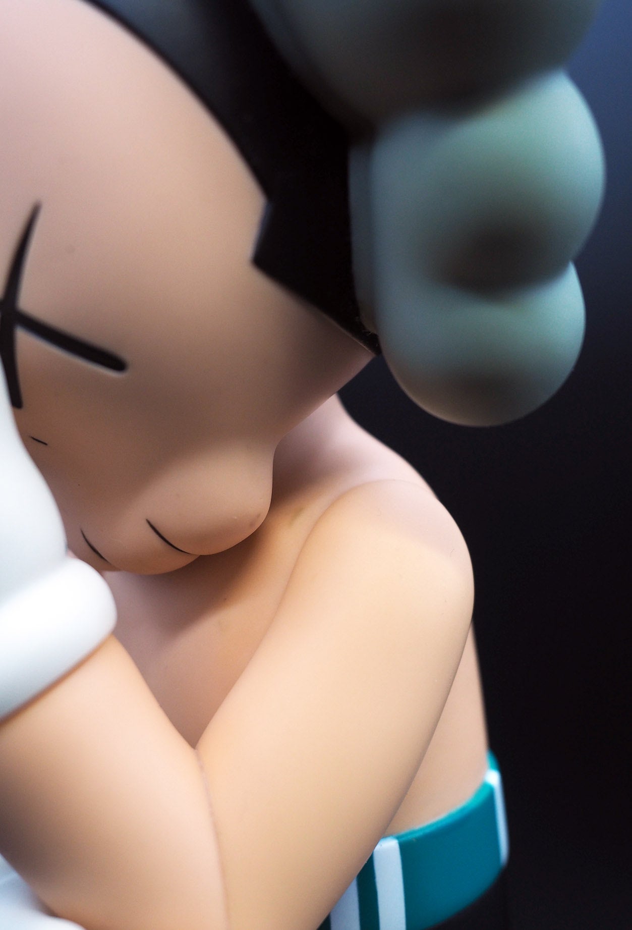 KAWS Astro Boy, 2012 税込(incl. sales tax) オリジナルフェイク 鉄腕アトム カウズ | ART-ONLINE  (.jp)